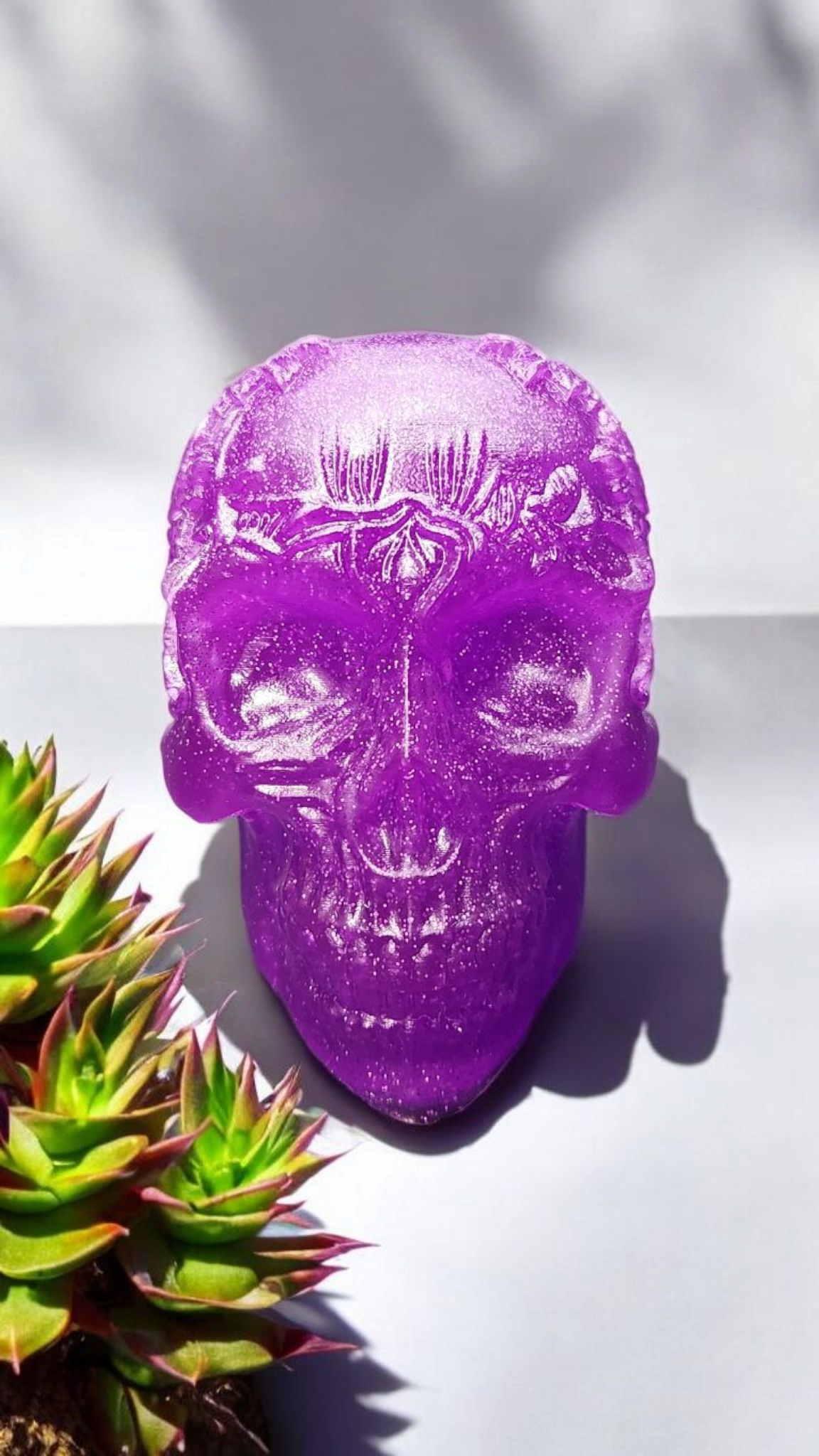 Resin Glow-in-the-dark Skull