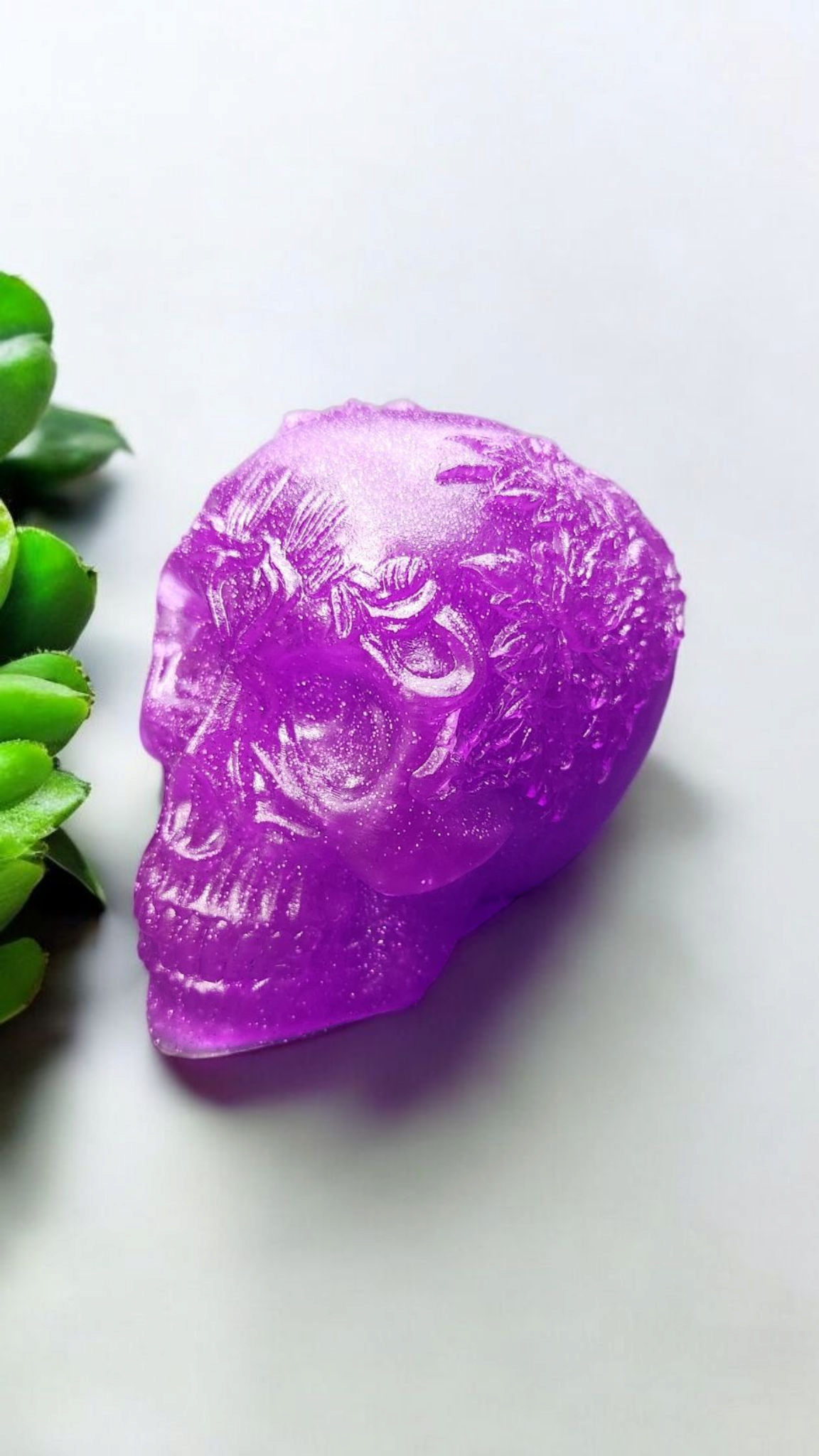 Resin Glow-in-the-dark Skull